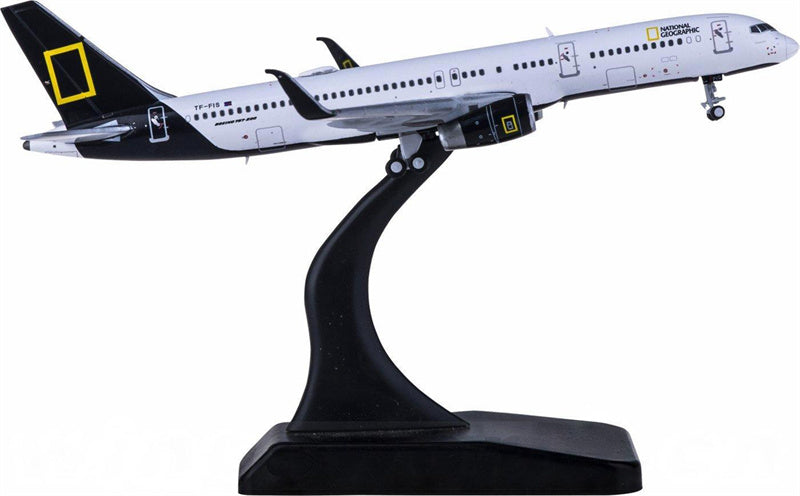 JC Wings Icelandair Boeing 757-200 TF-FIS National Geographic 1:400 Diecast Model view 3