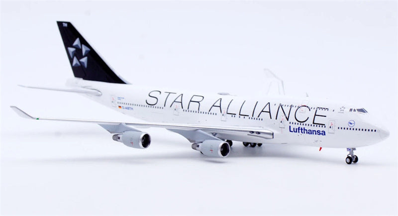 JC Wings 1:400 Lufthansa Boeing 747-400 D-ABTH Diecast Model view 5