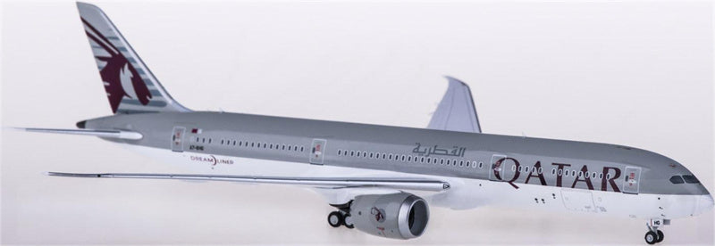 NG Models Qatar Boeing 787-9 Dreamliner A7-BHG 1:400 Diecast Model view 4