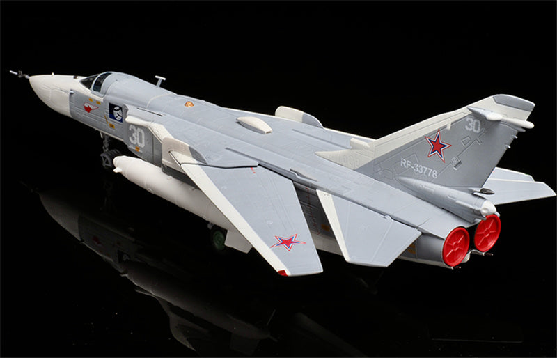 CALIBRE WINGS SU-24MR Russian Navy 30 White 1:72 Aircraft Pre-built Model