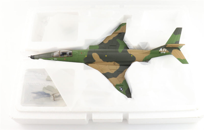 HOBBY MASTER RF-101C Voodoo Gerry's Clown AF56-176 45th TRS Polka Dots 1969 1:72 Aircraft Pre-built Model