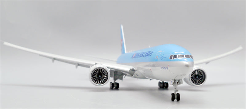 JC Wings 1:200 Korean Air Boeing 777-200F HL8251 Flaps down Diecast Model view 11