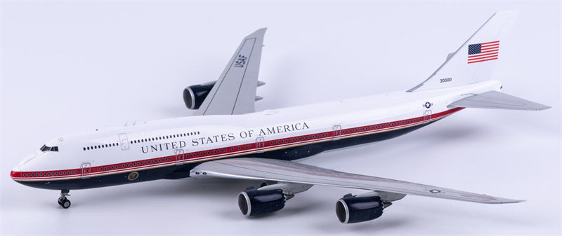 SQ Wings USAF Boeing 747-8 30000 1:200 Diecast Model view 1