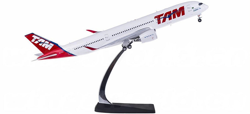 Eagle TAM Airbus A350-900 PR-XTA 1:200 Diecast Model view 3