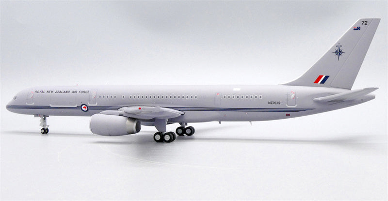 JC Wings 1:200 Royal New Zealand Air Force Boeing 757-200 NZ7572 Model