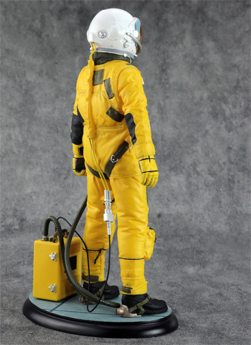 HOBBY MASTER U-2 Dragon Lady Pilot Figure (Polyresin Statue) 1:8 Figure Pre-built Model