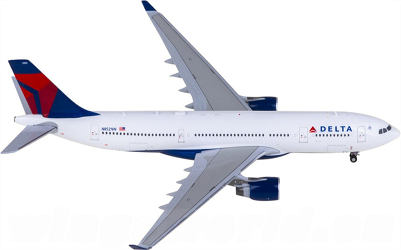 Geminijets Delta Airlines Airbus A330-200 N852NW 1:400 Diecast Model view 4