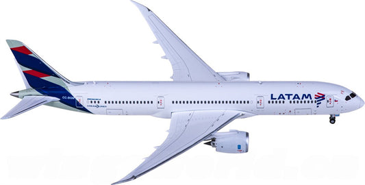 Geminijets LATAM Boeing 787-9 CC-BGM 1:400 Diecast Model view 1