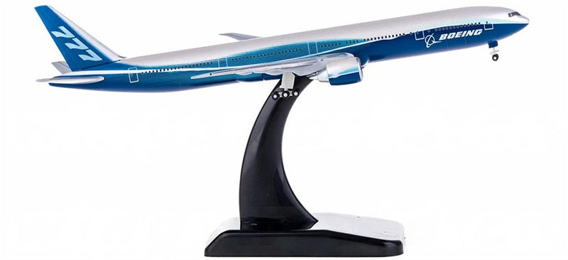 Hogan Boeing 777-300ER Dreamliner colour 1:500 Diecast Model view 2
