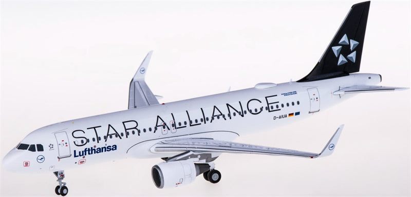 JC Wings Lufthansa Airbus A320 D-AIUA Star Alliance 1:200 Diecast Model view 4