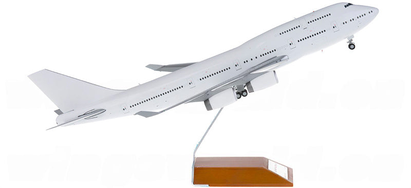 JC Wings Boeing 747-400 RR Engine Blank 1:200 Diecast Model view 1