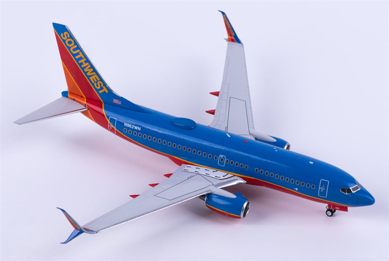 NG Models Southwest Airlines Boeing 737-700 N962WN 1:200 Diecast Model view 4