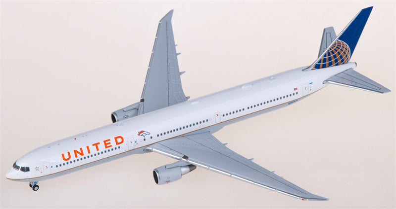 JC Wings United Airlines Boeing 767-400ER N76064 1:400 Diecast Model view 2