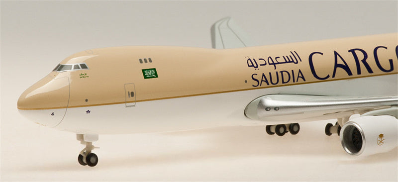 Hogan Saudi Cargo Boeing 747-8F HZ-AI4 1:400 Diecast Model view 3