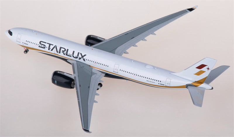 Phoenix Starlux Airlines Airbus A330-900neo B-58305 1:400 Diecast Model view 2