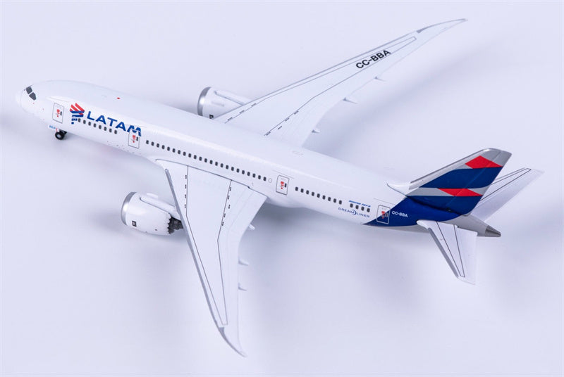 Aether LATAM Boeing 787-8 CC-BBA 1:500 Diecast Model view 4