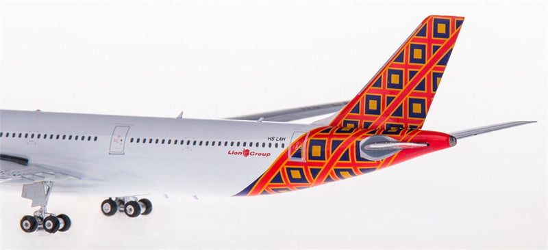 Phoenix Lion Air Airbus A330-300 HS-LAH 1:400 Diecast Model view 2