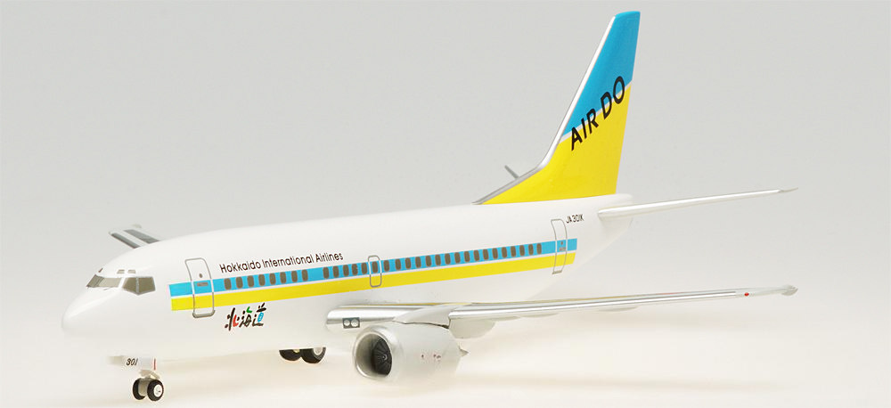 Hogan Hokkaido International Airlines Boeing 737-500 JA301K 1:200 ABS Model view 1