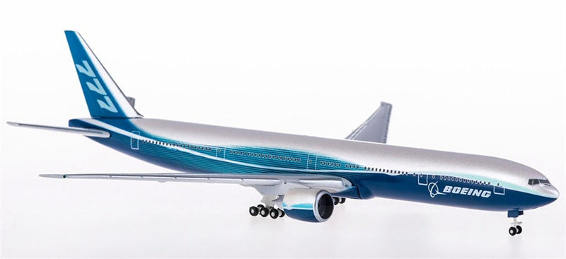 Hogan Boeing 777-300ER Dreamliner colour 1:500 Diecast Model view 3