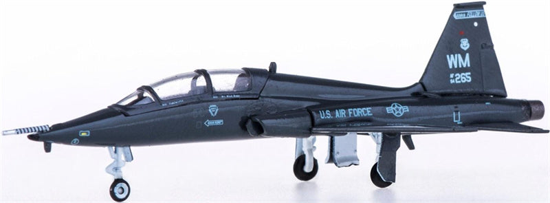 Hogan USAF T-38A 509th Bomb Wing Sep 2003 1:200 Diecast Model view 3