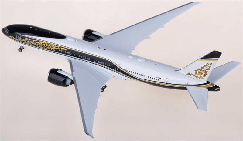 Phoenix Equatorial Guinea Government Boeing 777-200 P4-SKN 1:400 Diecast Model view 4