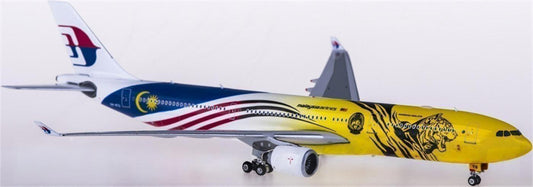 Phoenix Malaysia Airlines Airbus A330-300 9M-MTG 1:400 Diecast Model view 1