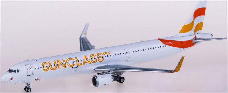 NG Models Sunclass Airlines Airbus A321 OY-TCF 1:400 Diecast Model view 3