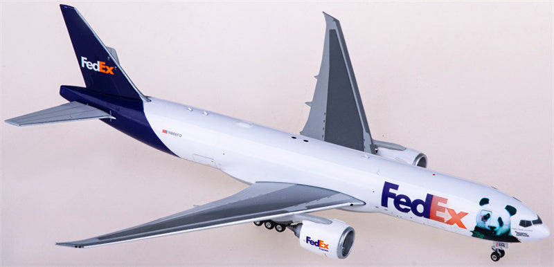 Phoenix FedEx Boeing 777-200F N886FD 1:400 Diecast Model view 1