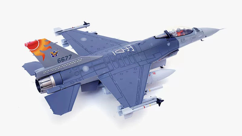 ALBATROS Taiwan Air Force F-16A  1:72 Model   Red Sun 6677