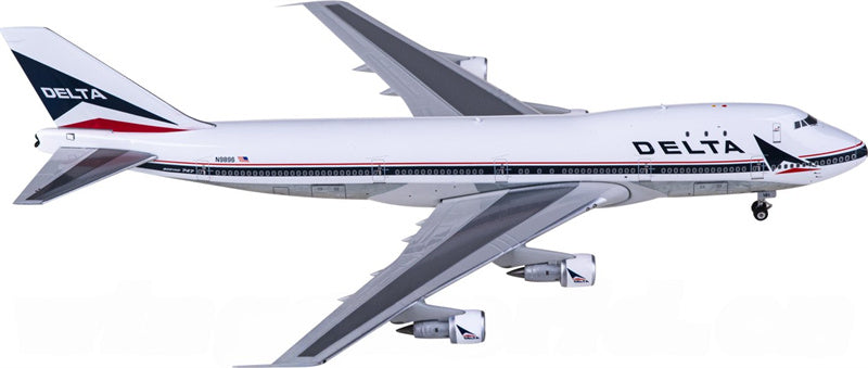 Phoenix Delta Air Lines Boeing 747-100 N9896 1:400 Diecast Model view 3