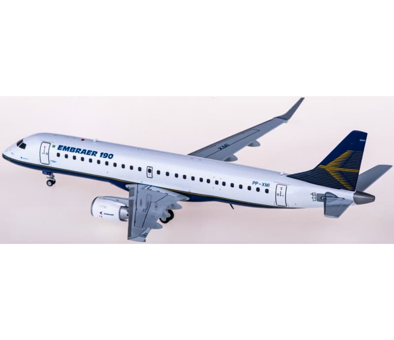 JC Wings Embraer ERJ-190-100 PP-XMI 1:200 Aircraft Pre-built  Airliner Model Display