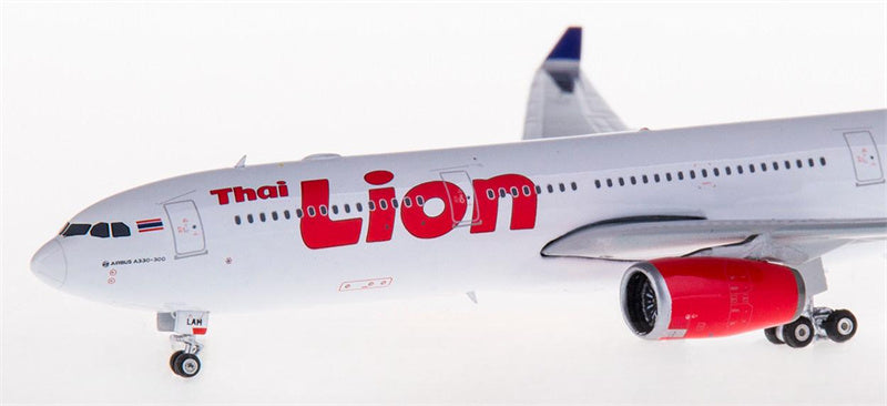 Phoenix Lion Air Airbus A330-300 HS-LAH 1:400 Diecast Model view 3