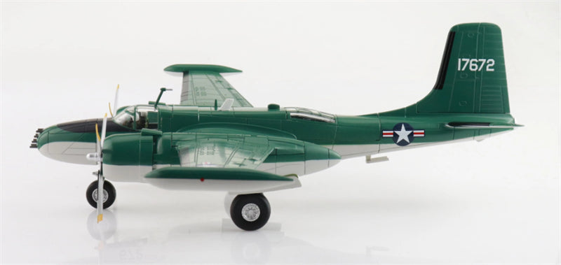 HOBBY MASTER USAF B-26K  1:72 Model 1960S Limited Edition Counter-Invader 64-17672
