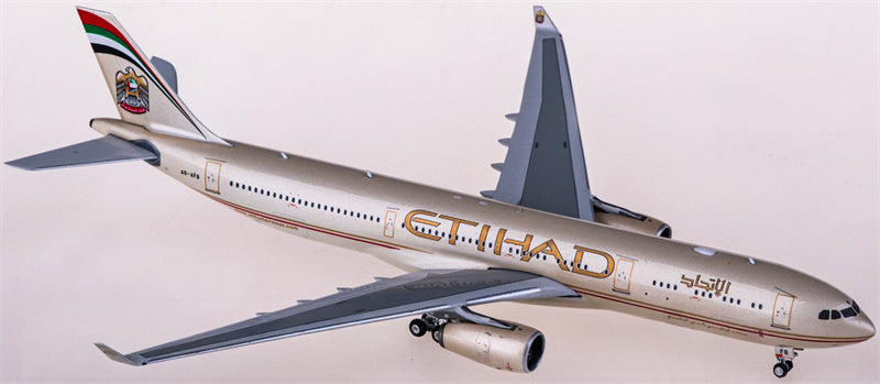 Phoenix Etihad Airways Airbus A330-300 A6-AFB 1:400 Diecast Model view 1