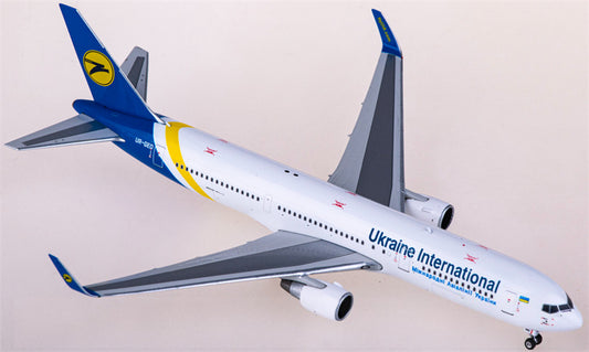 Phoenix Ukraine International Boeing 767-300ER UR-GED 1:400 Diecast Model view 1