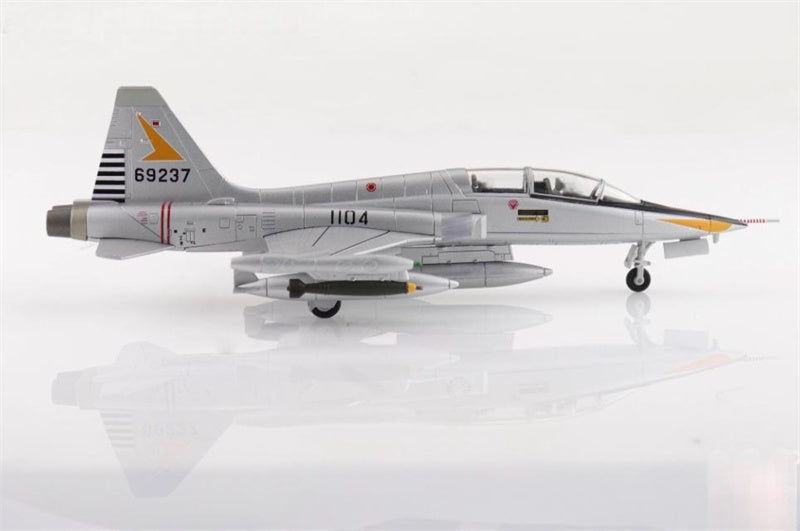 HOBBY MASTER F-5B Freedom Fighter 1104/66-9237 TW 1960s 1:72 Airplane Pre-built Model