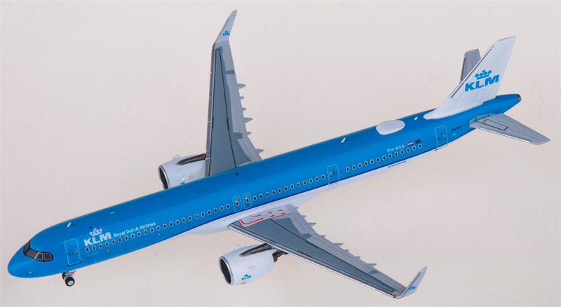 NG Models KLM Airbus A321neo PH-AXA 1:400 Diecast Model view 1