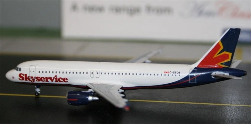 AeroClassics Skyservice Airlines for Airbus A320 C-GTDB 1:400 Aircraft Pre-built  Airliner Model Display
