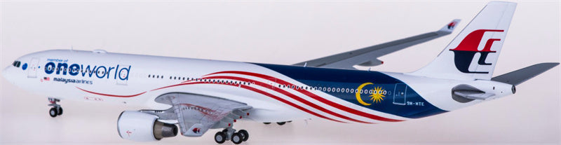 JC Wings Malaysia Airlines Airbus A330-300 9M-MTE member of oneworld 1:400 Diecast Model view 3