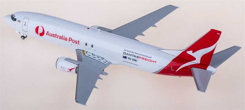 JC Wings Qantas Boeing 737-400SF VH-XNH 1:200 Aircraft Pre-built  Airliner Model Display