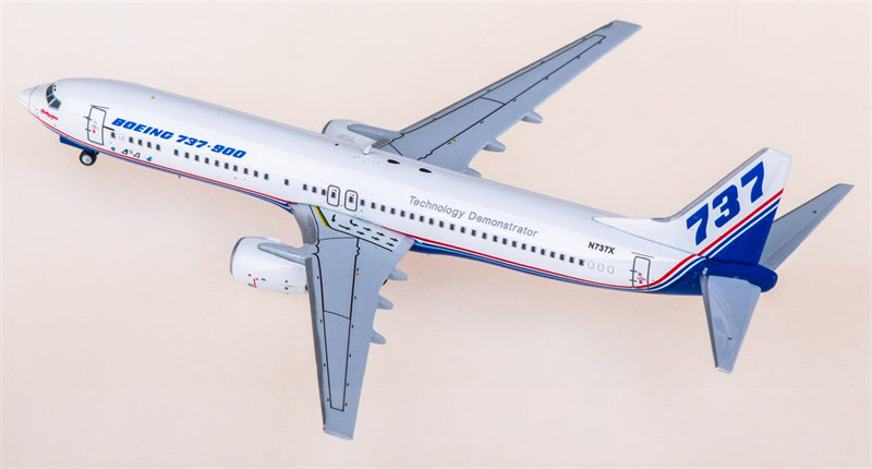 JC Wings 1:400 Boeing 737-900 N737X Diecast Model view 3