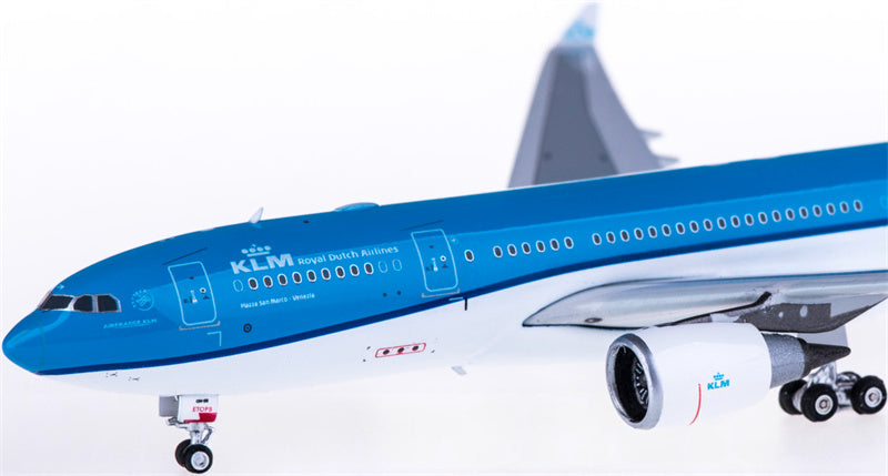 Phoenix KLM Airbus A330-200 PH-AOM 1:400 Diecast Model view 3
