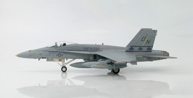 HOBBYMASTER USMC F/A-18A VMFA-333 1:72 Model 1980s  Fighting Shamrocks DN 163154