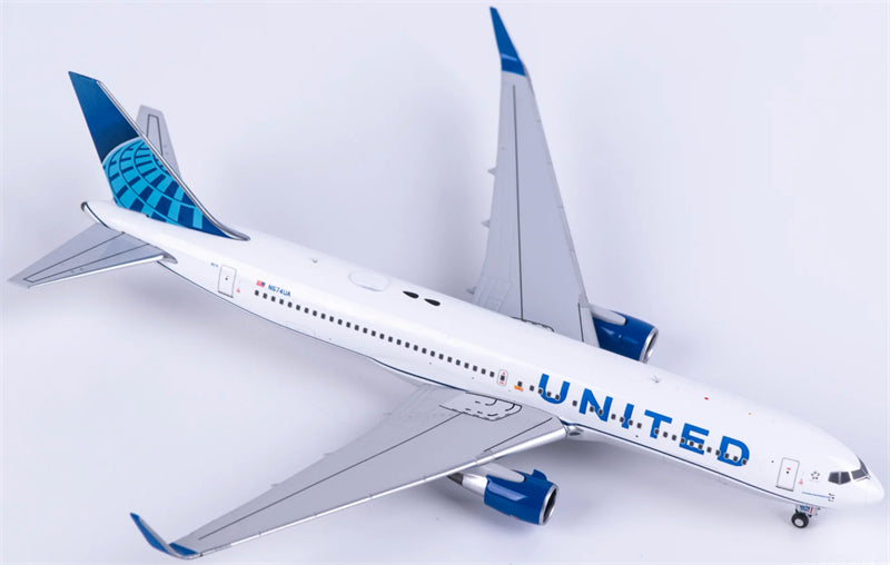 NG Models 1:400 United Airlines Boeing 767-300ER N674UA  DIECAST Model