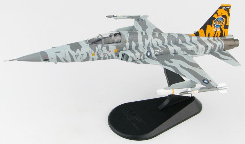 HOBBY MASTER ROCAF F-5E 7th FTW 1:72 Model 2018  Tiger II 5291 / 00312