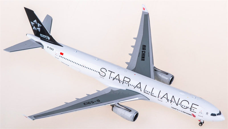 Phoenix 1:400 Air China Airbus A330-300 B-5912 Diecast Model view 3
