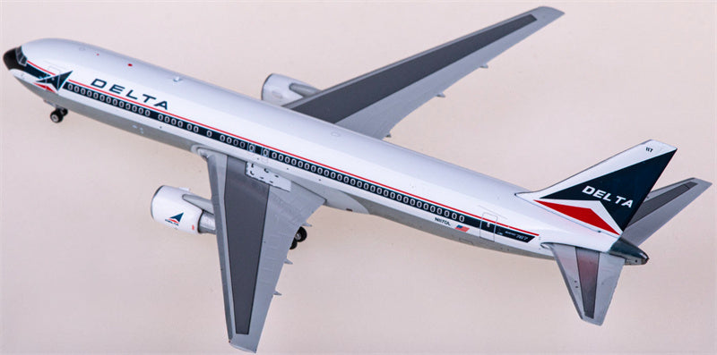 Phoenix Delta Air Lines Boeing 767-300 N117DL 1:400 Diecast Model view 3