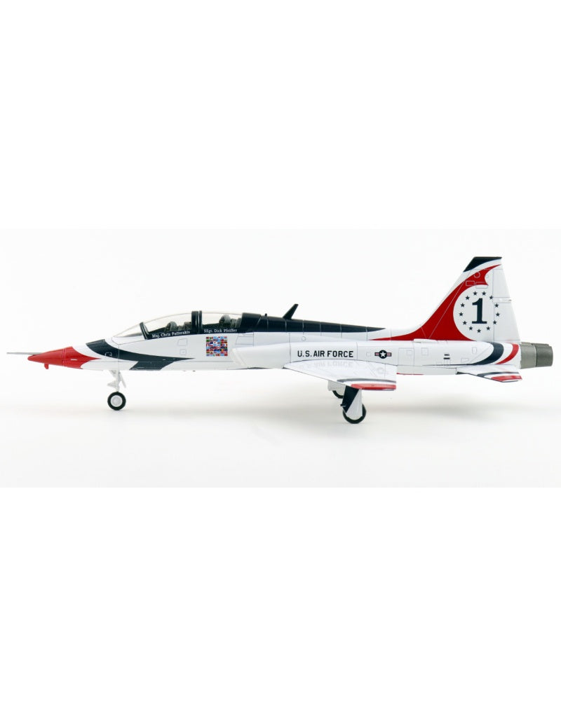 HOBBY MASTER US Air Force T-38  1:72 Model 1970  Thunderbirds #1