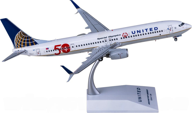 JC Wings 1:200 United Airlines Boeing 737-900ER N66837 Diecast Model view 2