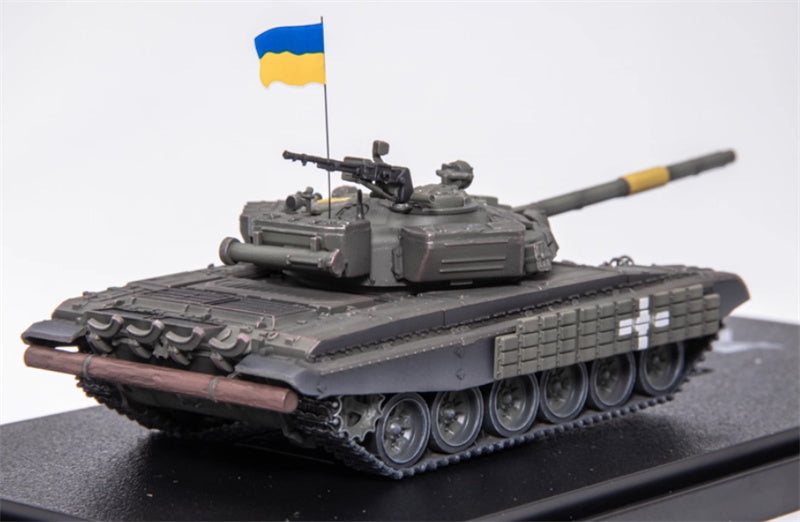 ARTISAN Ukrainian T-72 main battle tank w/ national flag Wearing skirt armor 1:72 Tank Pre-built Model